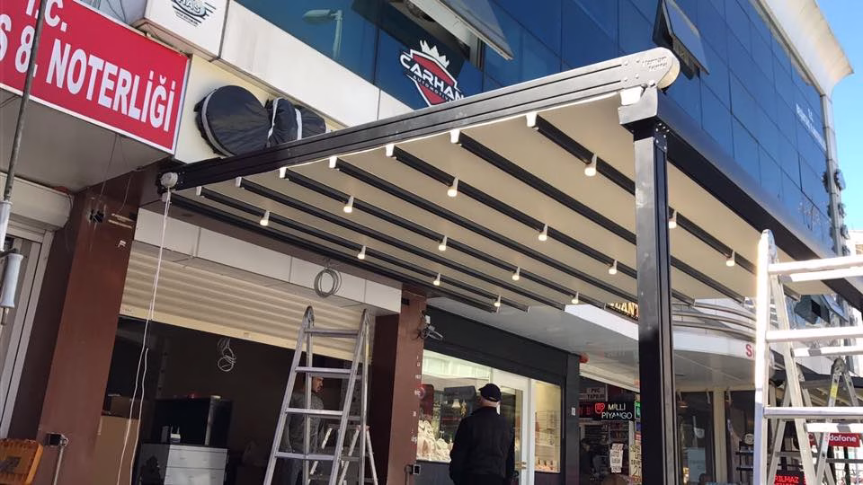 Kumandalı Işıklı Tente Pergola